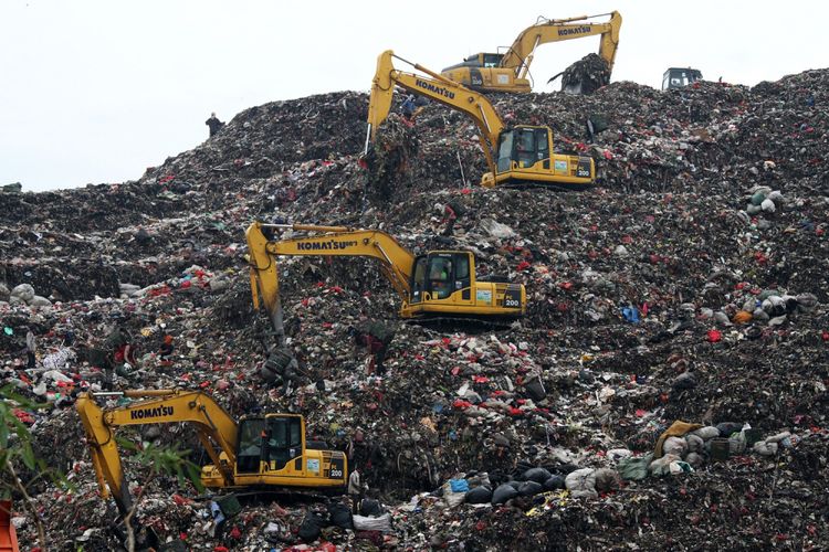 BBM Sampah Plastik, Sampah Jadi BBM, pirolisis, BBM Alternatif, BBM Dari Sampah, Gunung Sampah di Indonesia Rencananya Akan Diolah Jadi BBM, Ini 5 Teknologi yang Dipakai