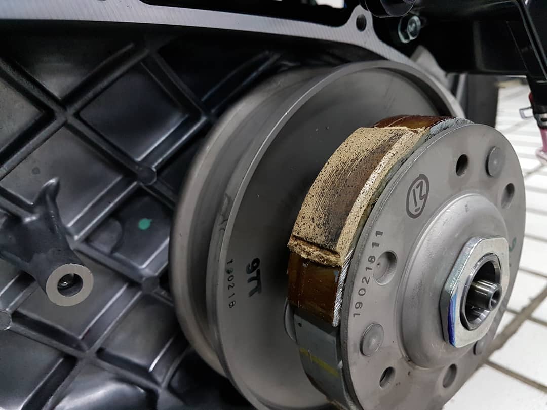motor matic, kampas ganda, kampas ganda motor matic, ciri kampas ganda motor matic habis, turing lebaran, tanda kampas ganda aus, Kenali Tanda Kampas Ganda Motor Matic Harus Ganti Sebelum Turing Lebaran