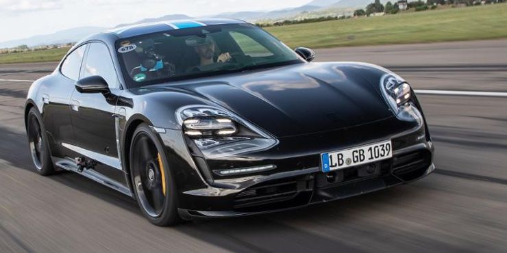 mobil listrik, Porsche Taycan, mobil listrik China, SAIC Z7, sedan sport listrik, Pintu Sampai Lekuk Pintu Identik, Mobil Lisrtik China Ini Disebut Kembaran Taycan