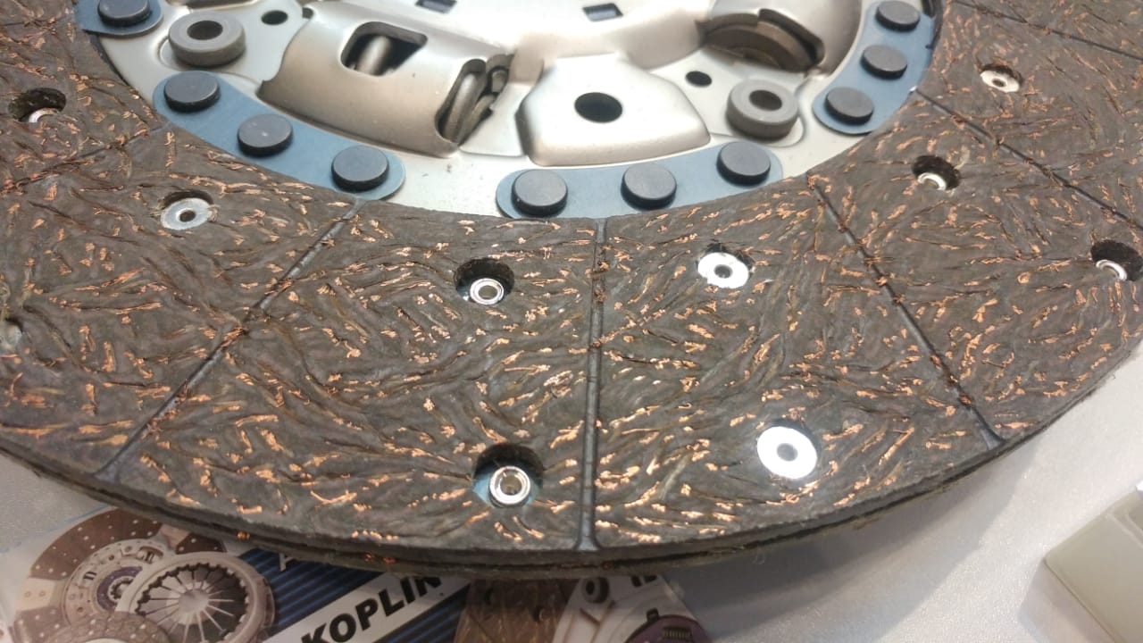 boros, plat kopling, flywheel, tenaga mesin, loyo, gesekan, Waspada Lari Mobil Jadi Loyo, Ini Dampak Pelat Kopling Mulai Aus