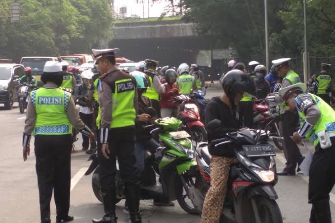 Razia Polisi Jakarta, tilang manual, Razia Polisi 2026, Operasi Patuh 2026, Operasi Patuh Jaya 2026, Razia Polisi Besar-besaran di Jakarta Digelar Awal Juni 2026 Ini, Tilang Ditempat Kembali Berlaku