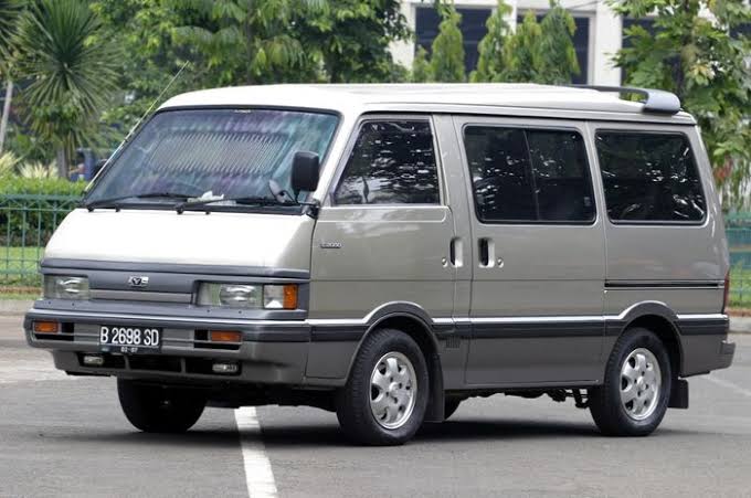 mazda, Mazda E2000, MPV Mazda, MPV Mewah, Punya AC Plafon dan Kulkas, MPV Ini Sudah Tawarkan Fitur Sultan di Era 90-an