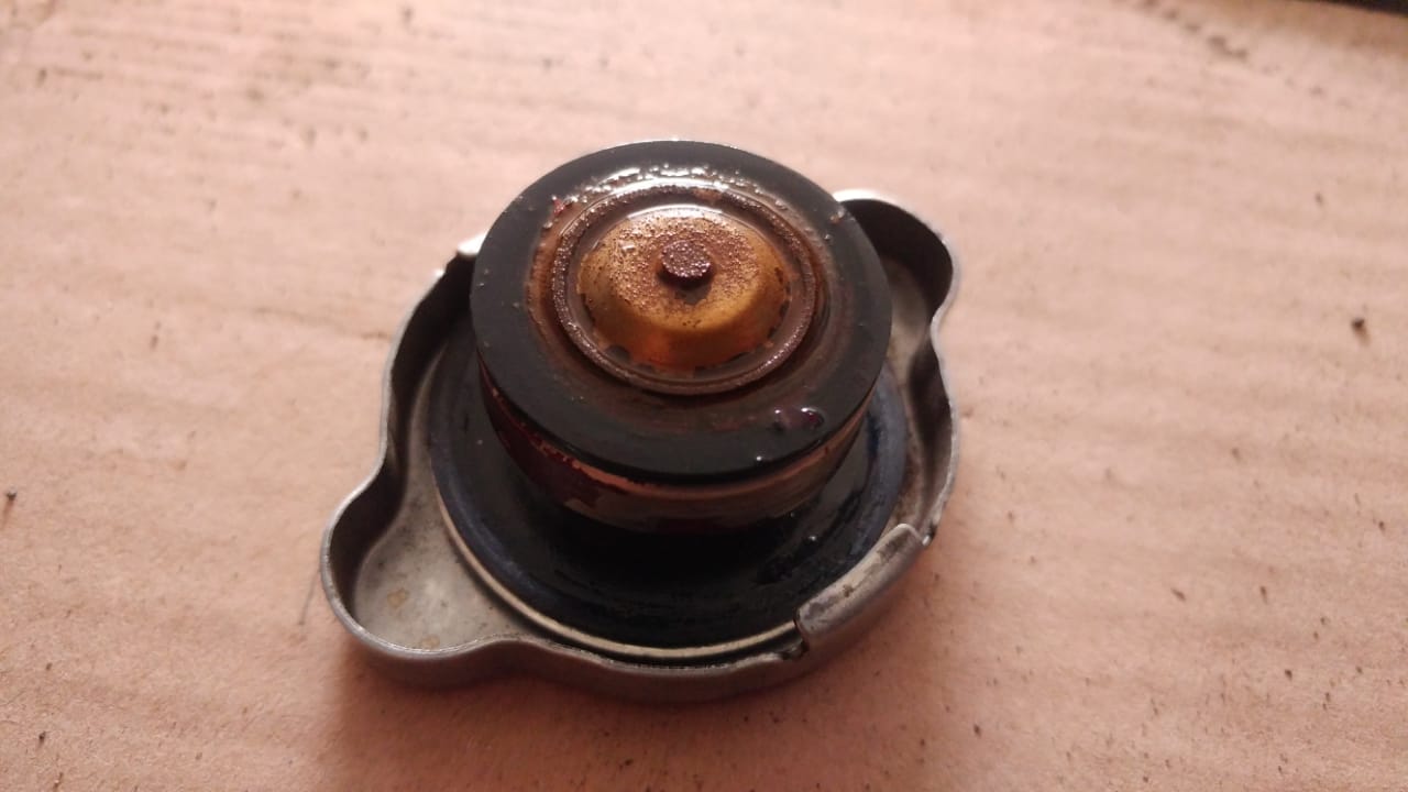 mobil bekas, tutup radiator, tutup radiator mobil, ciri tutup radiator mobil rusak, ciri tutup radiator rusak, Persiapan Mudik, Ini Ciri-ciri Tutup Radiator Di Mobil Bekas Mulai Rusak