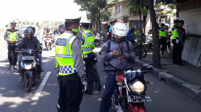 polisi, razia kendaraan, tunggakan pajak kendaraan, Razia pajak kendaraan, Belum Mampu Bayar Tunggakan Pajak Saat Motor Dirazia, Ini yang Akan Terjadi