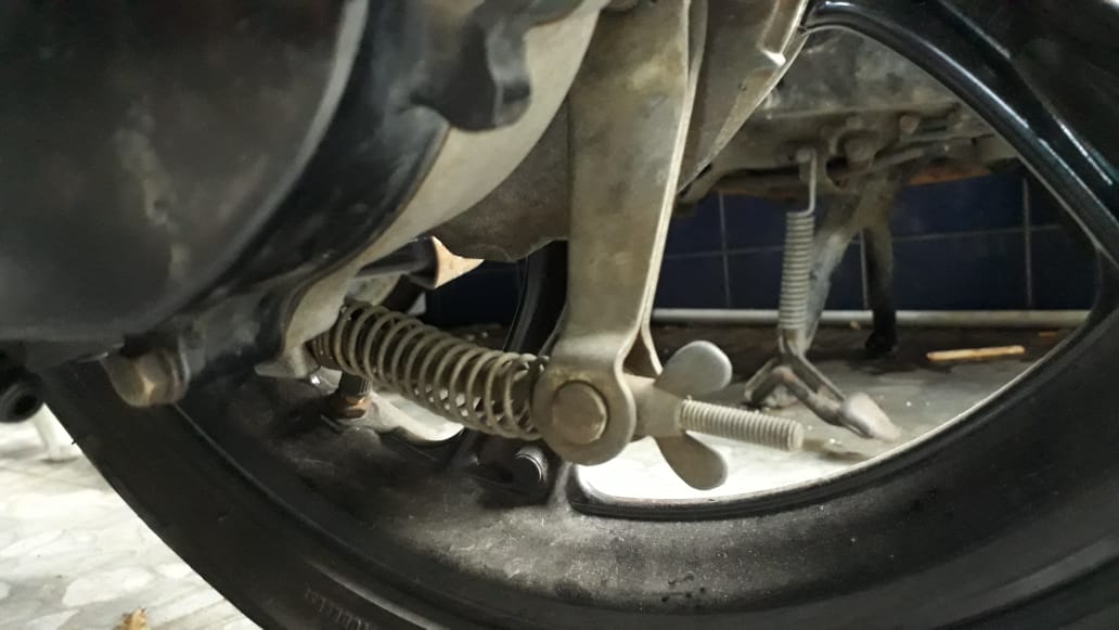 motor bekas, rem teromol, rem teromol motor, cara merawat rem teromol, gimana cara merawat rem teromol, cara merawat rem teromol motor, Biar Nggak Karatan, Begini Cara Merawat Per Rem Tromol Di Motor Bekas