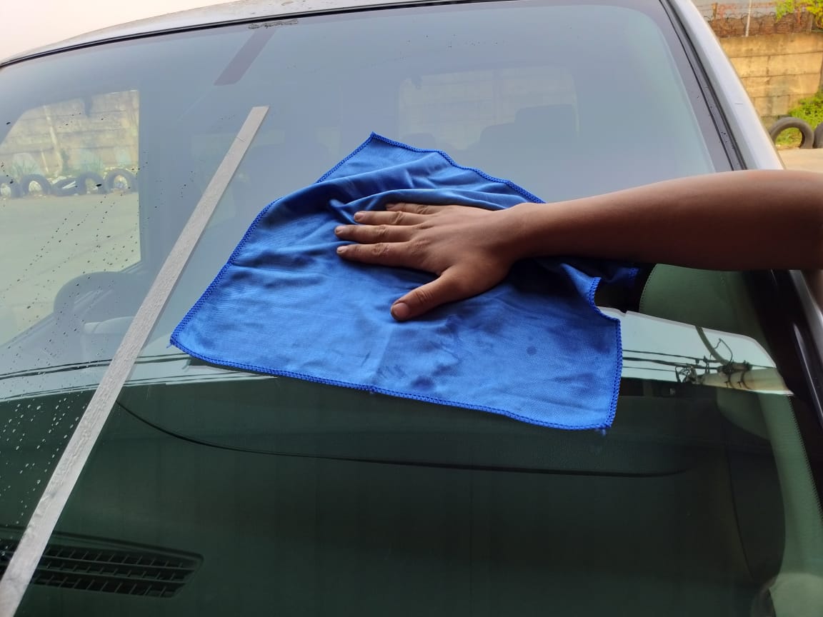 kaca mobil, mobil bekas, kaca depan, kaca depan mobil, cara bersihkan kaca, cara bersihkan kaca mobil, Ini Sebabnya Kaca Depan Mobil Bekas Jangan Dibersihkan Secara Ngasal