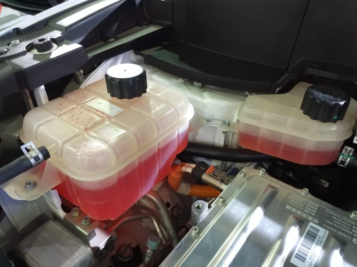 mobil bekas, tabung reservoir radiator, tabung cadangan air radiator, dampak rajin cek tabung cadangan, dampak rajin cek tabung cadangan air radiator, Ternyata Rajin Cek Tabung Cadangan Air Radiator Mobil Bikin Kantong Aman