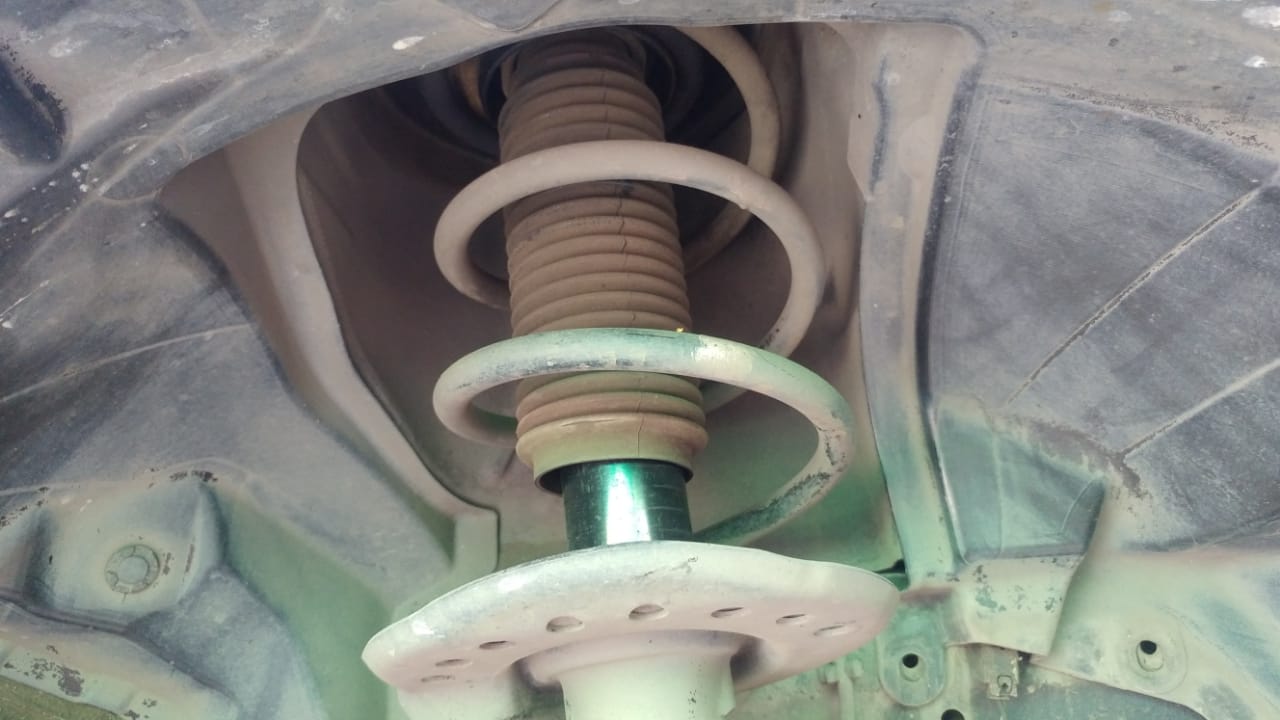 mobil, keras, shockbreaker, suspensi, bushing, Suspensi Mobil Terasa Keras Bisa Jadi Tanda Komponen Ini Aus