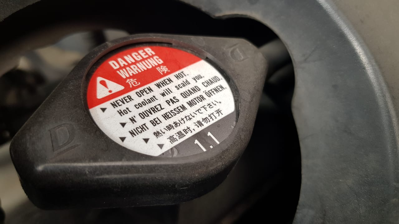 Radiator, mobil bekas, radiator mobil, tutup radiator, kode tutup radiator, arti kode tutup radiator, arti kode di tutup radiator, arti kode di tutup radiator mobil, Ini Sebabnya Ada Kode-kode Angka di Tutup Radiator Mobil Bekas