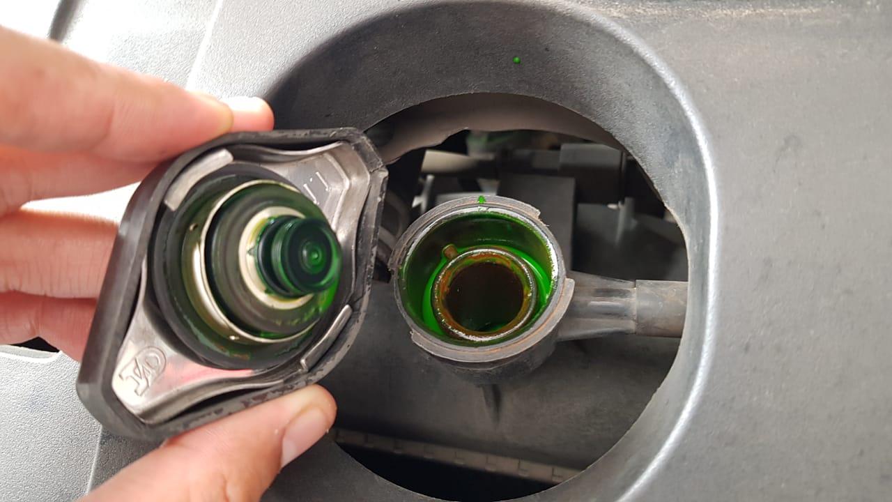 Radiator, mobil bekas, radiator mobil, tutup radiator, kode tutup radiator, arti kode tutup radiator, arti kode di tutup radiator, arti kode di tutup radiator mobil, Ini Sebabnya Ada Kode-kode Angka di Tutup Radiator Mobil Bekas