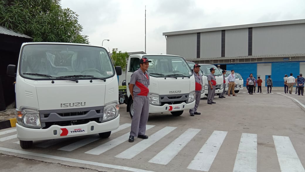 isuzu, PT Isuzu Astra Motor Indonesia (IAMI), berkahbarengisuzu, Di Balik Setir Mobil Niaga saat Ramadan, Ada Kisah Perjuangan yang Diburu Isuzu