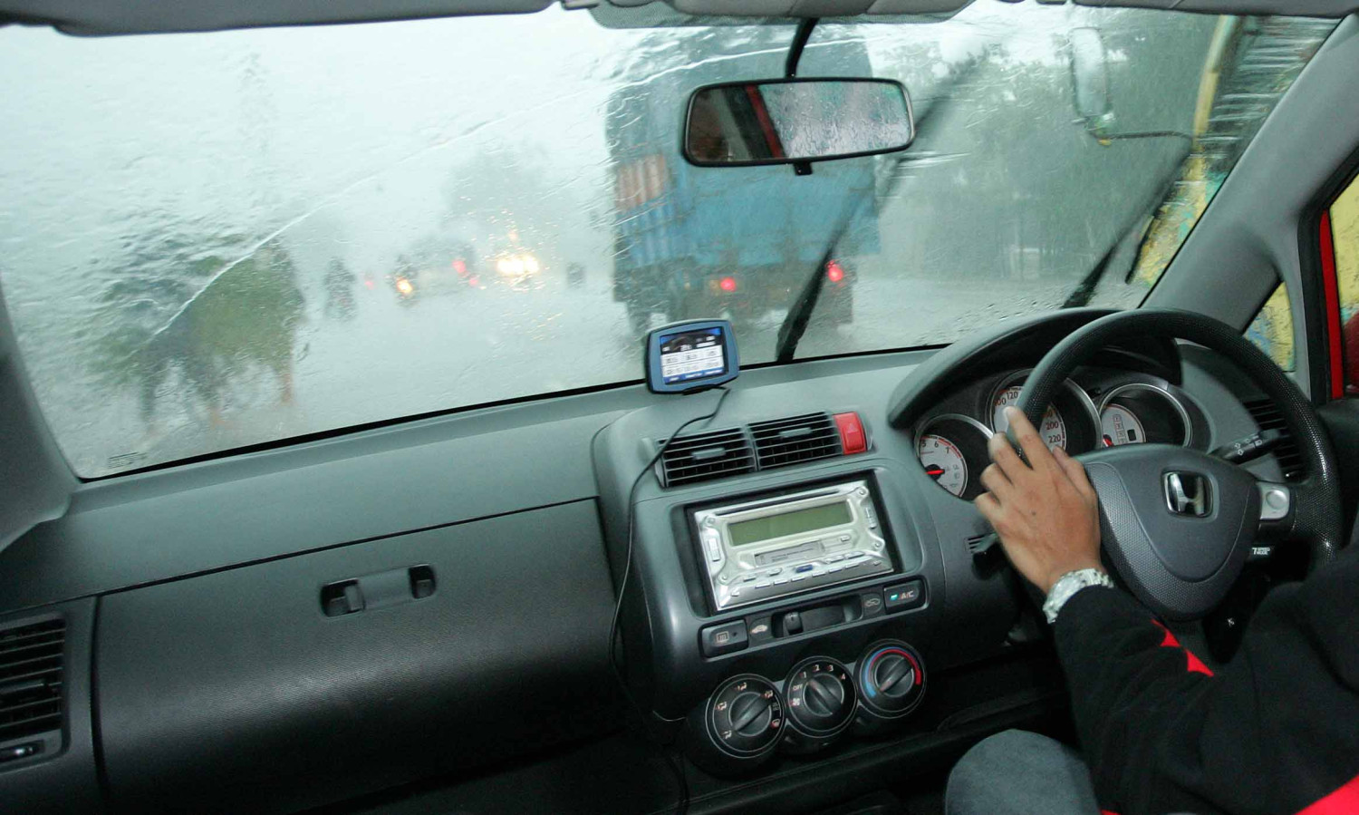 musim hujan, mobil bekas, komponen mobil, komponen gampang berkarat, komponen mobil yang gampang berkarat, Musim Hujan, Ini Tiga Komponen Mobil Bekas Yang Gampang Berkarat