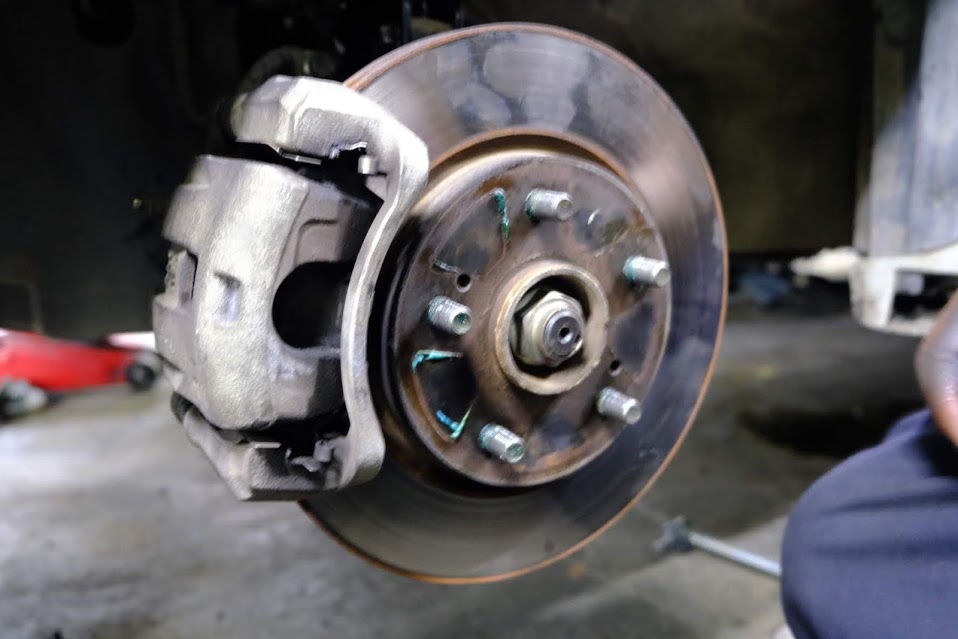 mobil bekas, bearing, bearing roda, bearing roda mobil, cara cek bearing roda, cara cek bearing roda mobil, cara deteksi bearing roda mobil rusak, Sambil Ngabuburit, Begini Cara Deteksi Bearing Roda Mobil Bekas Rusak
