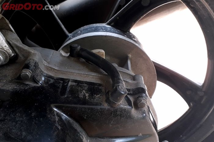 motor matic, oli gardan, Slang Hawa Gardan, slang hawa, oli gardan motor matic, oli gardan berubah warna jadi putih, slang hawa cvt, slang hawa cvt motor matic, Jangan Biarkan Slang Kecil Ini Rusak, Bikin Oli Gardan Motor Matic Kalian Jadi Putih Susu