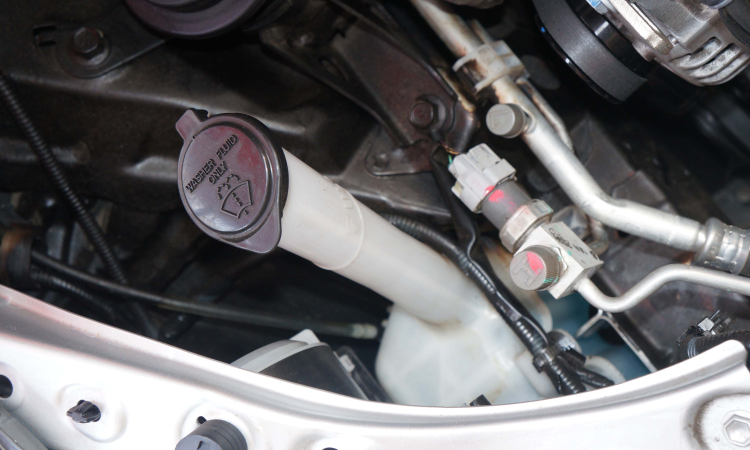 wiper, wiper mobil, mobil bekas, air wiper, Air wiper mobil, Ternyata Ini Pentingnya Selalu Mengecek  Kondisi Air Wiper Mobil Bekas