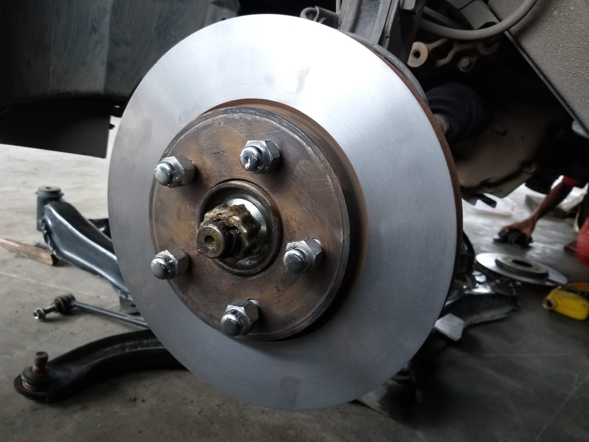 mobil bekas, kampas rem, rem mobil, kampas rem mobil, fungsi got di kampas rem, fungsi coakan di kampas rem, Ternyata Ini Fungsi Got Di Permukaan Kampas Rem Cakram Mobil Bekas