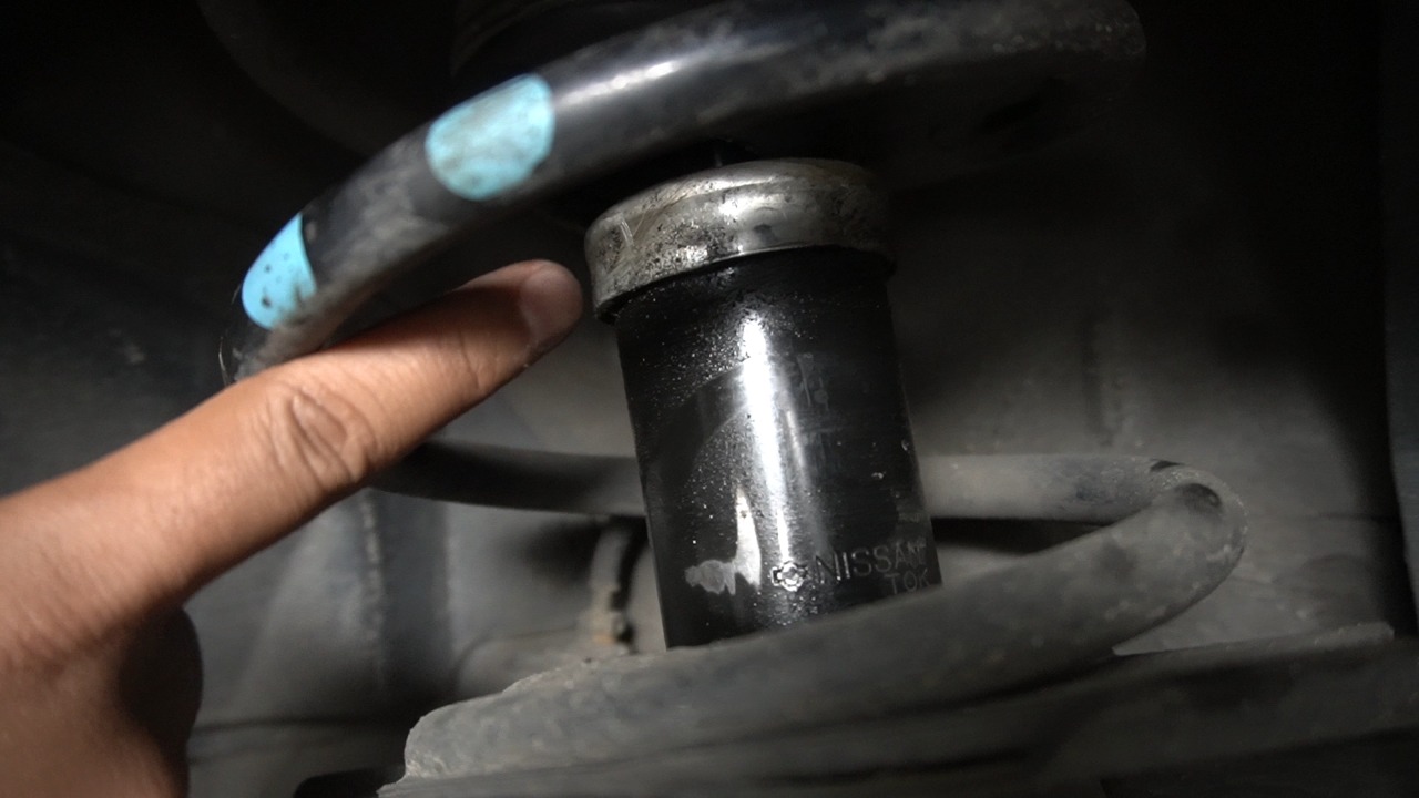 mobil bekas, sokbreker, sokbreker mobil, sokbreker rusak, cara cek sokbreker mobil, cara cek sokbreker rusak, cara cek sokbreker bocor, Cara Mudah Cek Sendiri Kerusakan Sokbreker Depan Mobil Bekas