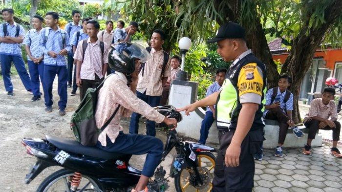 dedi mulyadi, pelajar dilarang naik motor, Knalpot Brong, Pelajar Jabar Dilarang Motoran, Perjanjian Siswa Jawa Barat, Ultimatum Dedi Mulyadi, Siswa Baru Wajib Teken Surat Perjanjian Soal Motor Sampai Knalpot