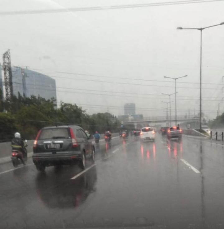 ban mobil, mobil bekas, penyebab ban pecah, ban mobil pecah, penyebab ban mobil pecah, Sebelum Mudik Lebaran Kenali Penyebab Ban Mobil Bekas Pecah di Jalan