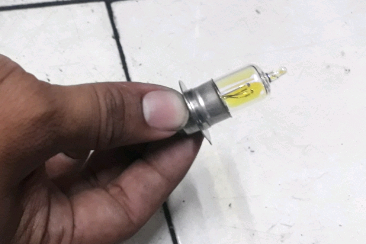 sidik jari, kain lap, bohlam, lampu led, kaca lampu, lampu hologen, kaca bohlam, Kaca Lampu Bohlam di Motor Bekas Jangan Dipegang, Ini Alasannya