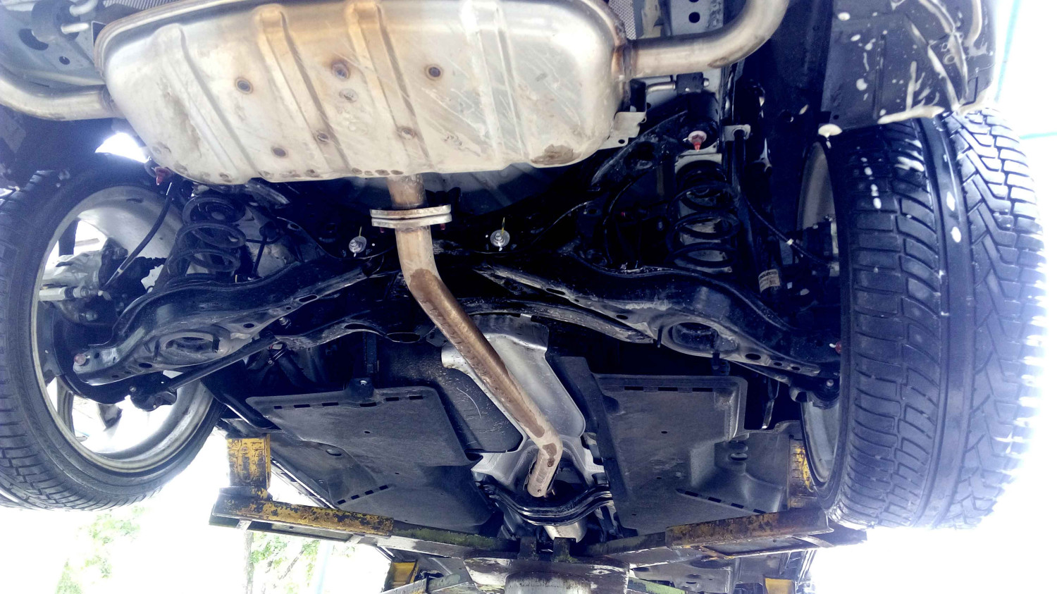 mobil bekas, kolong mobil, pasca mudik, dampak kolong mobil kotor, dampak kolong mobil jarang dibersihkan, Jangan Lupa Bersihkan Kolong Mobil Pasca Mudik, Begini Dampaknya Kalau Kotor
