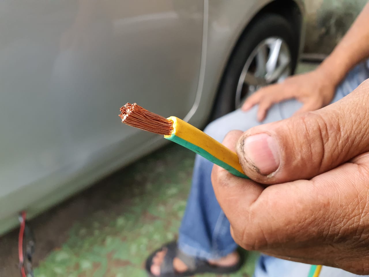 mudik lebaran, kawat, sekring, Sekring mobil, sekring putus, sekring cadangan, serabut kabel, Cara Darurat Atasi Sekring Putus Saat Mudik Lebaran, Enggak Ada Sekring Cadangan