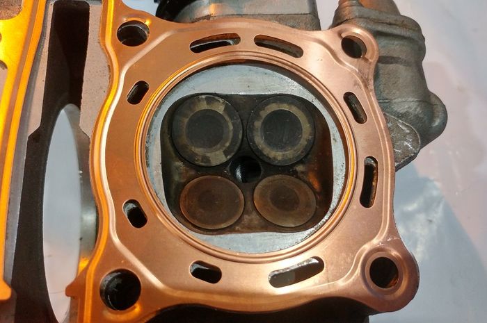 motor bekas, paking head, paking head silinder motor, tanda paking head silinder bocor, ciri paking head silinder bocor, Ini Tips Deteksi Paking Head Silinder Motor Bekas Bocor Sendiri Di Rumah