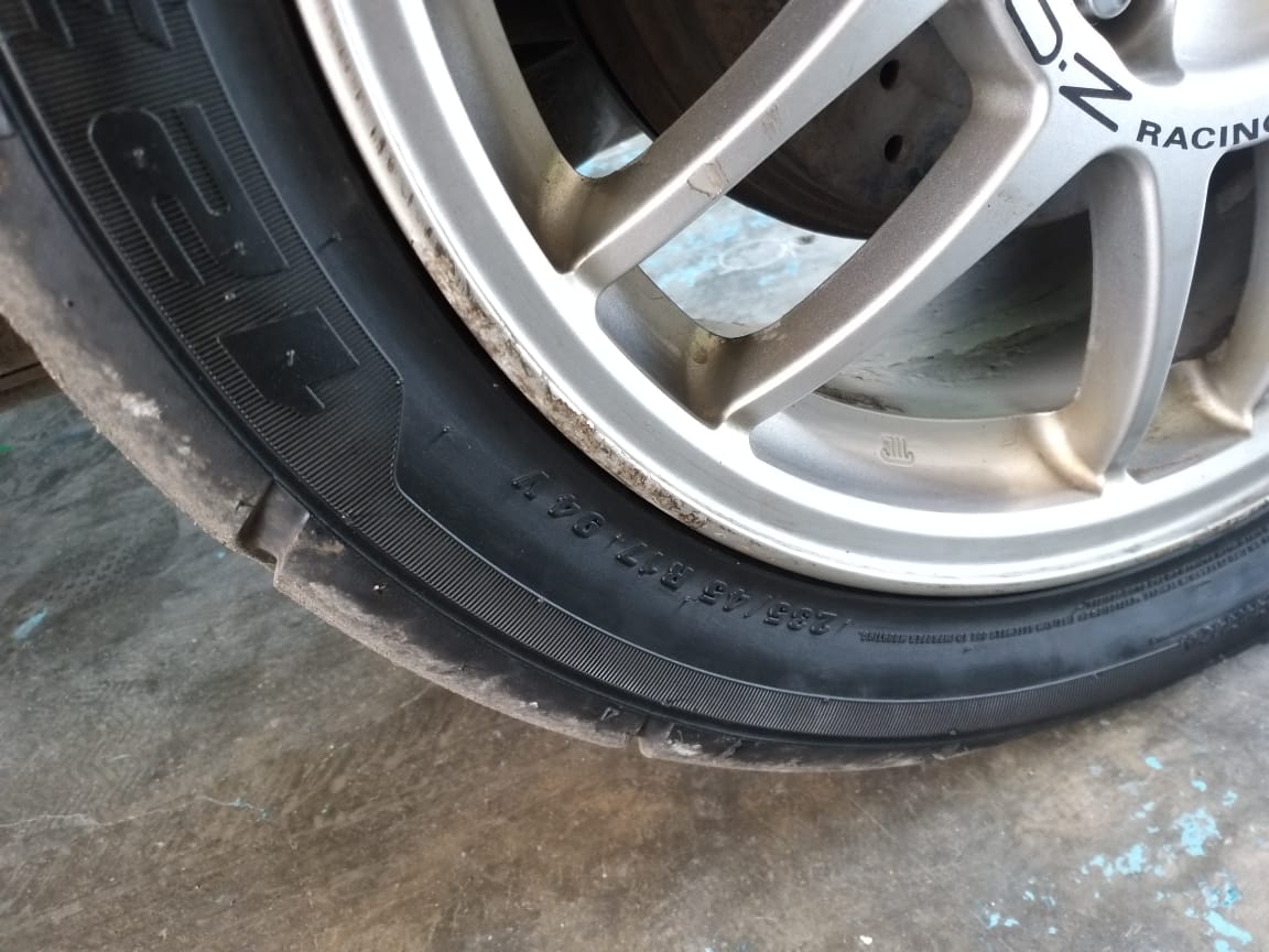 ban mobil, mobil bekas, Ban Mobil Flat Spot, penyebab ban mobil flat spot, cara cegah ban mobil flat spot, Ini Dua Trik Mudah Cegah Masalah Flat Spot Pada Ban Mobil Bekas
