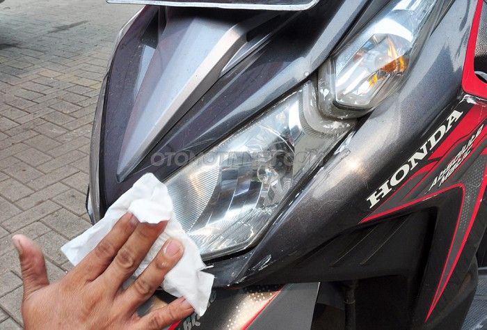 motor bekas, mika lampu, Poles Mika Lampu, cara poles mika lampu, cara poles mika lampu motor, Begini Cara Poles Mika Lampu Motor Bekas Yang Kusam Hanya Dengan Pasta Gigi