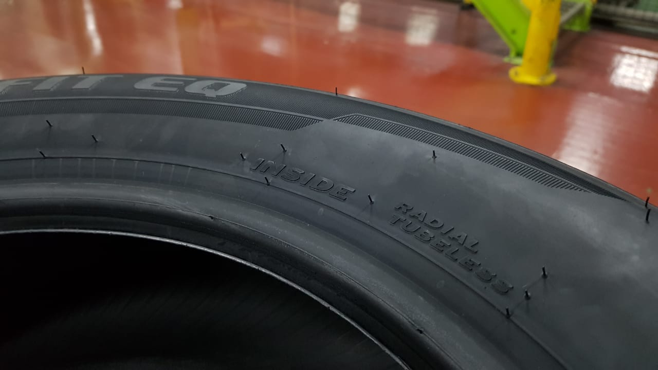 karet, semir, retak rambut, Oil based, dinding ban, Akibat Semir Ban Mobil Berlebihan Bikin Retak Rambut, Ini Kata Bengkel