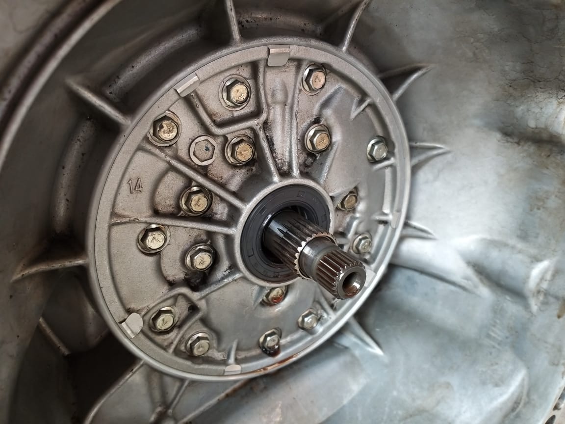 transmisi, mobil bekas, oli transmisi, oli transmisi matik, transmisi  matik, penyebab oli transmisi matik bocor, Komponen Ini Harus Segera Diganti Bila Ada Oli Menetes Dari Transmisi Matik Mobil Bekas