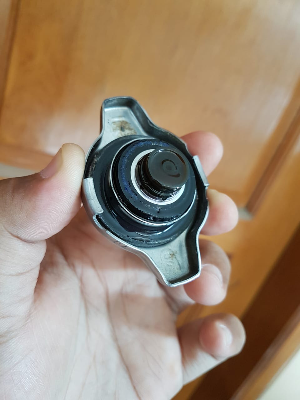 motor bekas, radiator motor, tutup radiator, ciri tutup radiator motor rusak, ciri tutup radiator rusak, tutup radiator motor, Ternyata Ini Ciri-ciri Tutup Radiator Di Motor Bekas Sudah Rusak