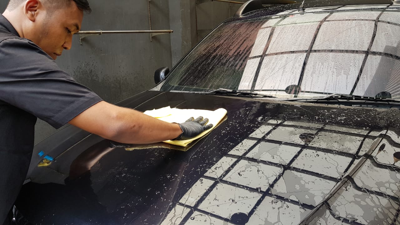 mobil bekas, bodi mobil, ngabuburit, cara bersihkan debu di bodi mobil, bersihkan debu di bodi mobil, Ini Cara Yang Benar Bersihkan Debu di Bodi Mobil Sambil Ngabuburit