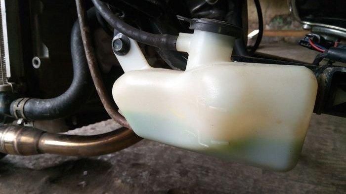 air radiator, motor bekas, radiator coolant, air radiator motor, radiator motor, kapan ganti air radiator, kapan cek air radiator, Ini Anjuran Bengkel Kapan Harus Cek Dan Ganti Air Radiator Motor Bekas
