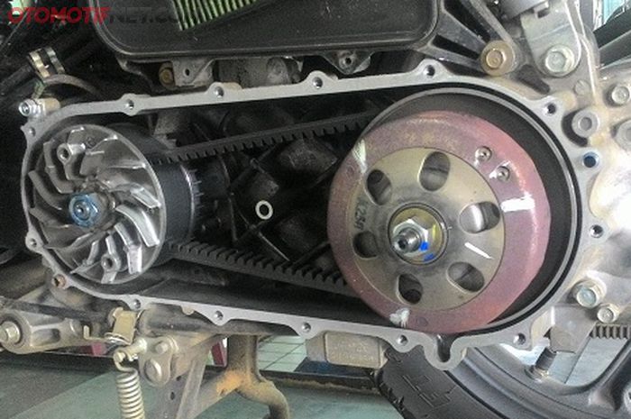 motor matic, v-belt, cvt motor matic, v-belt motor matic, Ternyata Ini Efek V-Belt Motor Matic Kependekan Atau Kepanjangan