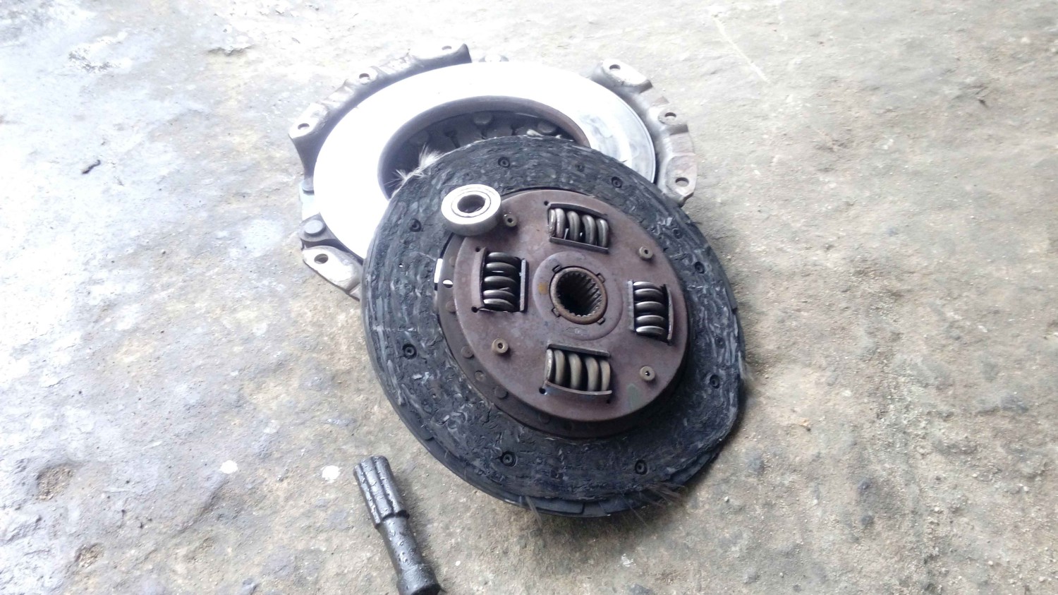 mobil bekas, toyota avanza, kampas kopling, ciri kampas kopling minta diganti, ciri kampas kopling mobil aus, ciri kampas kopling aus, ciri kampas kopling habis, Perawatan mobil Bekas, Ini Ciri-ciri Kampas kopling Toyota Avanza Tipis