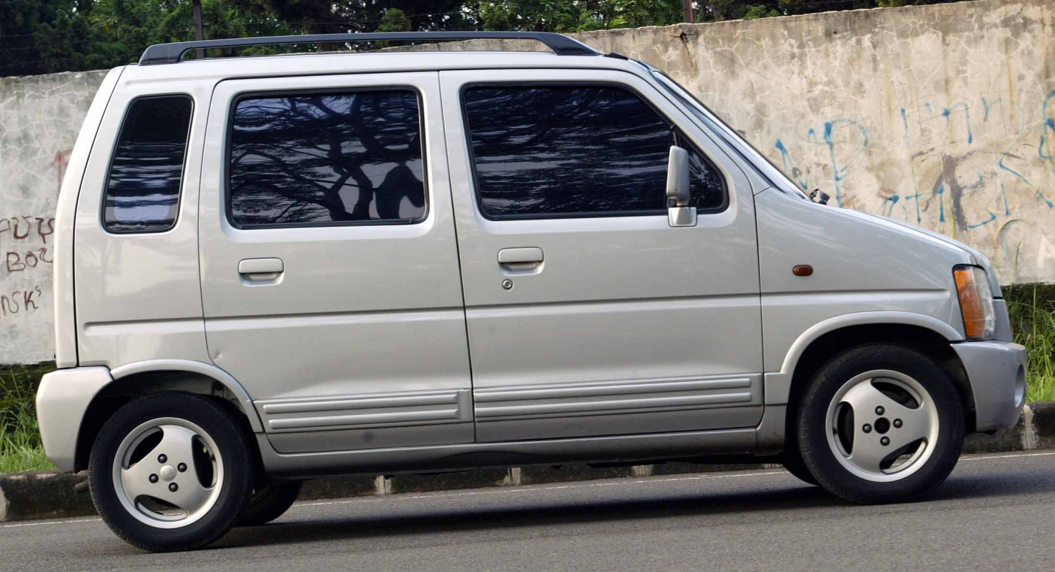 suzuki karimun, karimun kotak, mobil bekas city car, harga mobil bekas karimun, mobil bekas karimun, karimun 2005, mobil bekas karimun kotak, Karimun Kotak Cocok Buat Anak Muda Dijual Mulai Rp 58 Jutaan