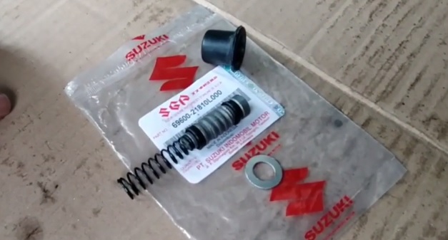 minyak rem, motor bekas, rem motor, minyak rem motor, penyebab minyak rem berkurang, penyebab minyak rem motor berkurang, Di Sinilah Biang Keladi Minyak Rem Di Motor Bekas Mendadak Berkurang