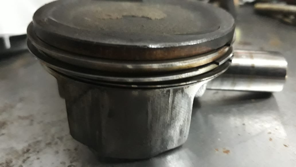 oli mesin, knalpot, oli menguap, Penyebab Lubang Knalpot Motor Bekas Basah Penuh Oli, Karena Ini