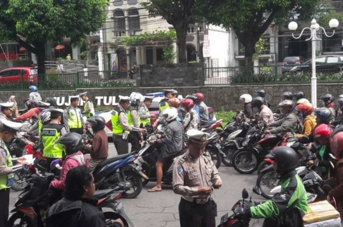 razia polisi, razia kendaraan, Lepas Pelat Nomor, Operasi Keselamatan 2026, Denda Tilang Pelat Nomor, Razia Kendaraan 2026 Incar Salah Satu Pelanggaran Ini, Denda Tilang Setengah Juta