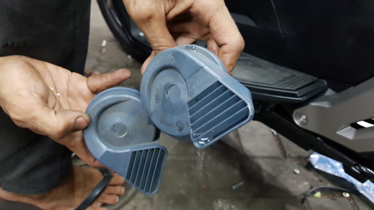 klakson, motor bekas, klakson motor, Penyebab suara klakson sember, penyebab klakson sember, Penyebab Suara Klakson Di Motor Bekas Jadi Sember Saat Kondisi Hujan