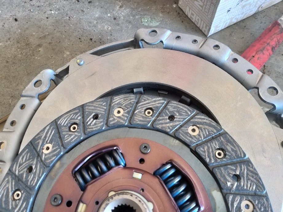 mobil bekas, toyota avanza, kampas kopling, ciri kampas kopling minta diganti, ciri kampas kopling mobil aus, ciri kampas kopling aus, ciri kampas kopling habis, Perawatan mobil Bekas, Ini Ciri-ciri Kampas kopling Toyota Avanza Tipis