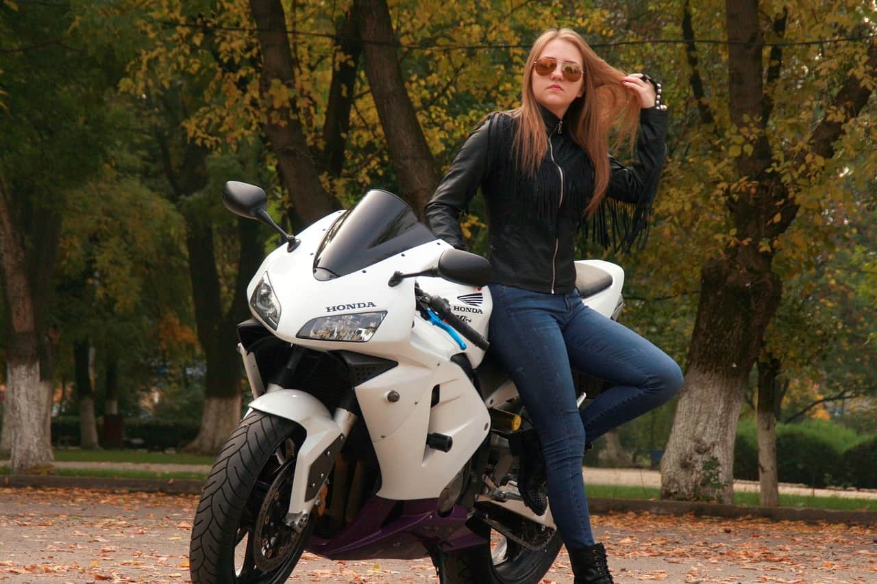 pengemudi perempuan, aki soak, HER WHEELS, Sering Kejadian di Motor Perempuan, Kebiasaan Ini Bikin Aki Soak