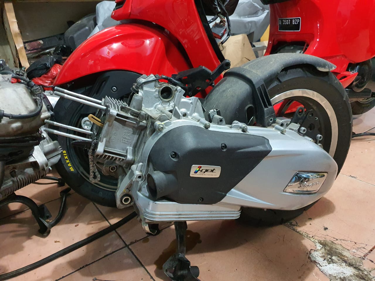 vespa, vespa sprint, Vespa LX 150, vespa matic, Serupa Tapi Tidak Sama, Ini Bedanya Mesin Vespa LX 150, Sprint dan Primavera