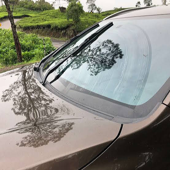 debu, kaca, wiper, baret, menempel, Biasakan Bersihkan Debu di Wiper Sebelum Mengemudi, Biar Enggak Begini