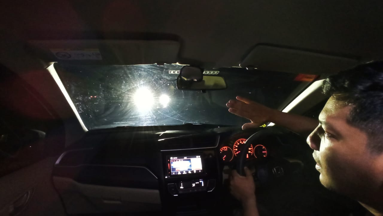 lampu menyilaukan, lampu biled, Lampu Silau, Tren Lampu Dangdut, Tren Lampu Dangdut dan Terang, Begini Cara Halau Silau Lampu Kendaraan Dari Lawan Arah