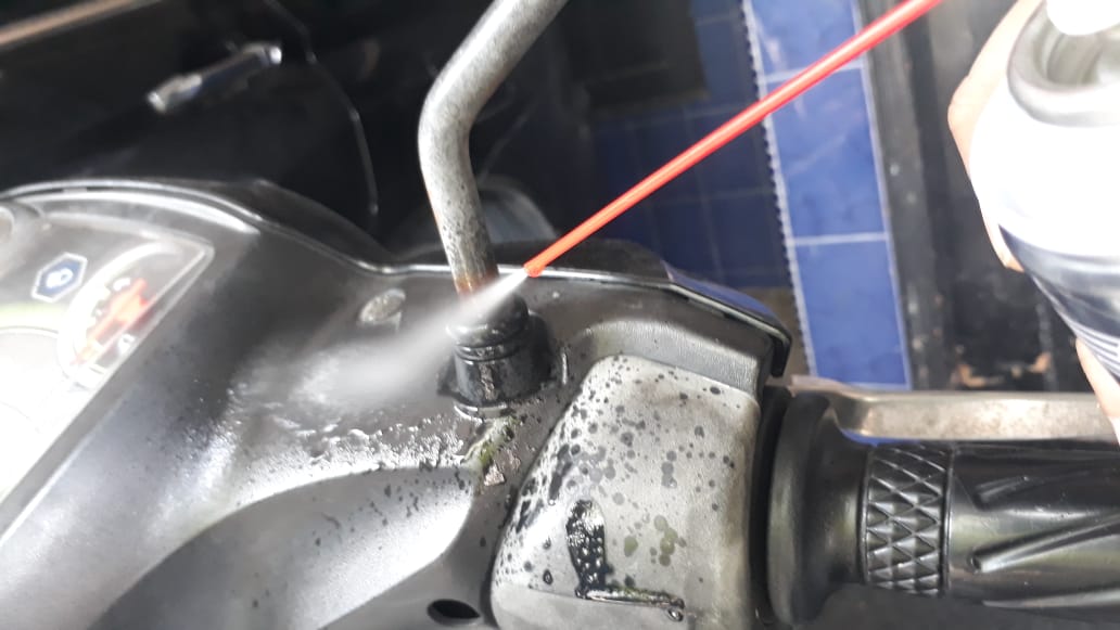karat, motor bekas, cara menghilangkan karat, baut motor, cara menghilangkat karat di baut, Trik Mudah Mengatasi Baut Yang Berkarat Di Motor Bekas, Simak Caranya