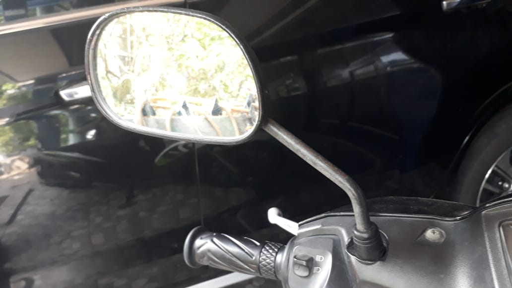spion motor, motor bekas, jamur spion, cara bersihkan jamur di dinding, cara bersihkan jamur spion, cara bersihkan jamur spion motor, Inilah Dua Cara Hilangkan Jamur di Spion Motor Bekas Pasca Lebaran