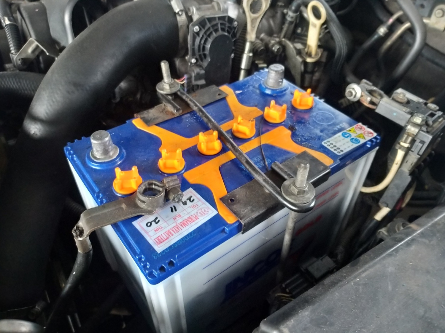 mobil bekas, aki mobil, Kutub Aki, penyebab kutub aki mobil ada serbuk putih, penyebab kutub aki ada serbuk putih, kutub aki mobil, Ternyata Ini Biang Keladi Penyebab di Kutub Aki Mobil Bekas Ada Serbuk Putih