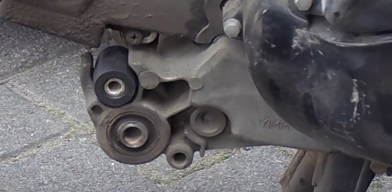 motor matic, roda motor, penyebab roda motor matic gak lurus, roda motor matic gak lurus, roda belakang motor matic gak lurus, Baru Tahu, Ternyata Ini Penyebab Ban Belakang Motor Matic Gak Lurus